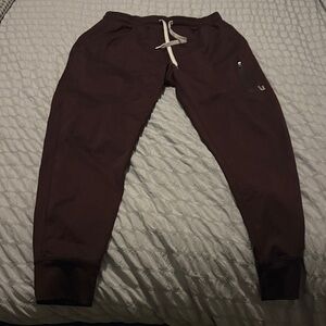 Vuori Sunday Performance Joggers
Maroon/burgundy color
No flaws, like new